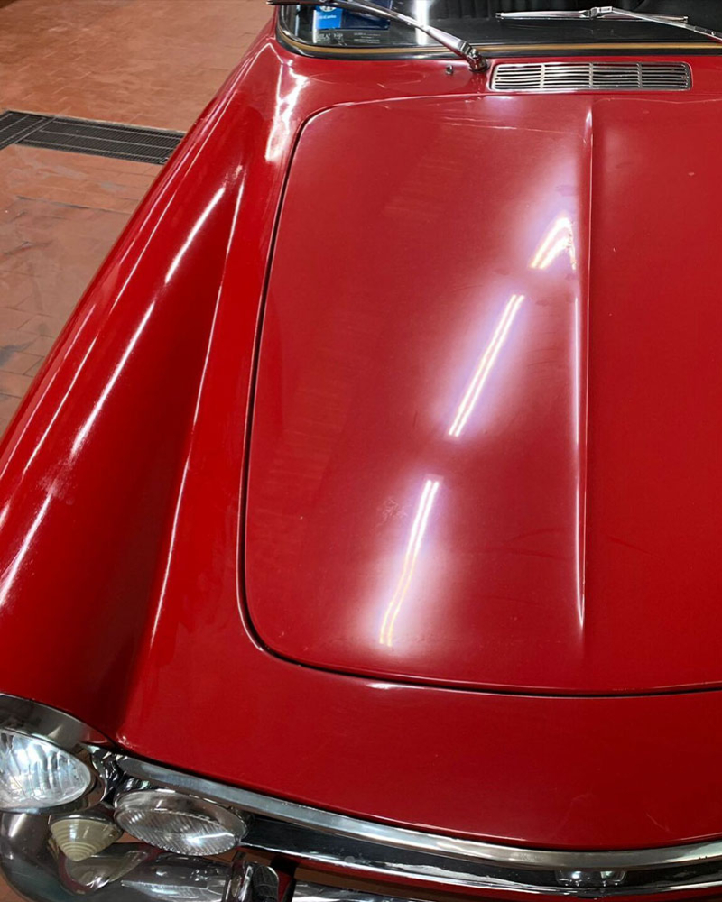 Lucidatura e restauro auto d'epoca rossa